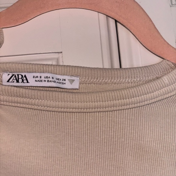 Zara Cream Ribbed Cap-Sleeve Ruched Tee - Picture 2 of 5